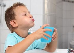 Полоскание горла перекисью водорода при ангине