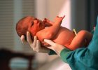 Миниатюра к статье Какие прививки делают в роддоме новорожденным в 2020 году